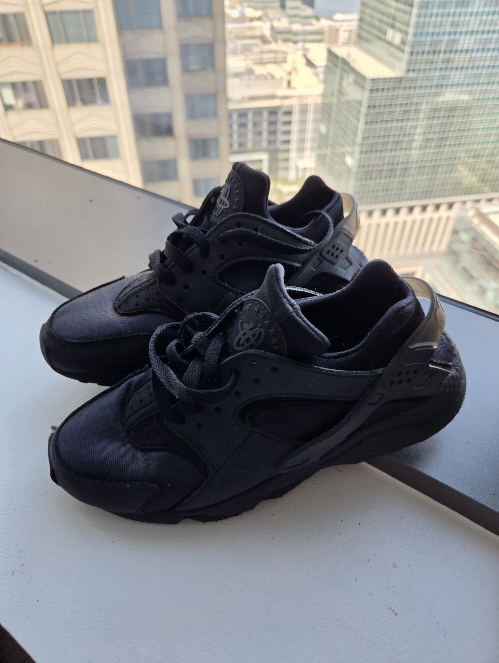 Nike Air Huarache Triple Black Sneakers